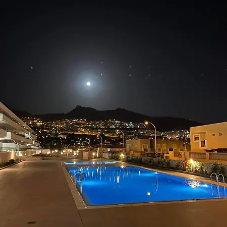アパート New In Terazzas De Costa Adeje. Big Terrace With A Garden, Heated Pool And Private Parking アデヘ