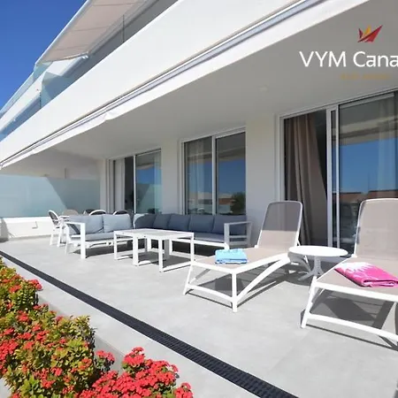 アパート New In Terazzas De Costa Adeje. Big Terrace With A Garden, Heated Pool And Private Parking アデヘ
