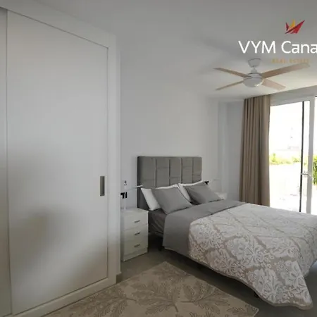 アパート New In Terazzas De Costa Adeje. Big Terrace With A Garden, Heated Pool And Private Parking アデヘ